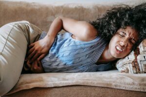 colon irritable, femme douleurs au ventre